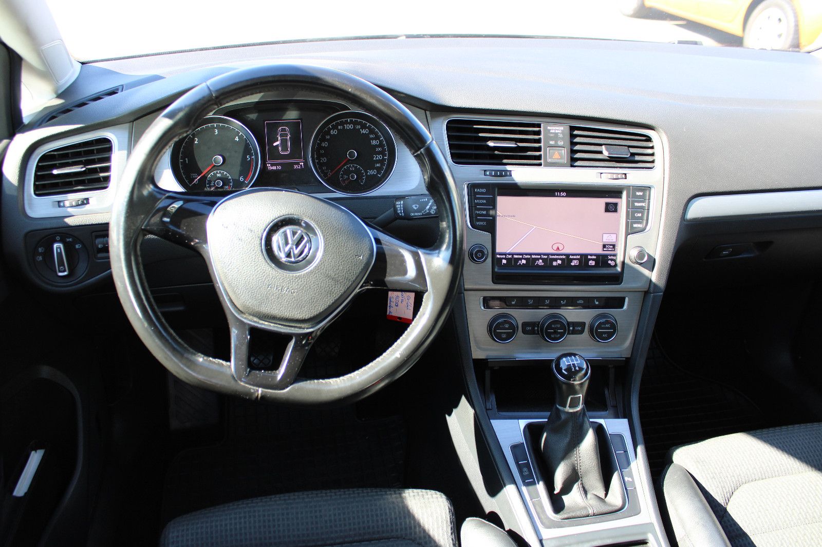 Fahrzeugabbildung Volkswagen Golf 1.6 TDI  Variant Navi,PDC,Leder,SHZ.