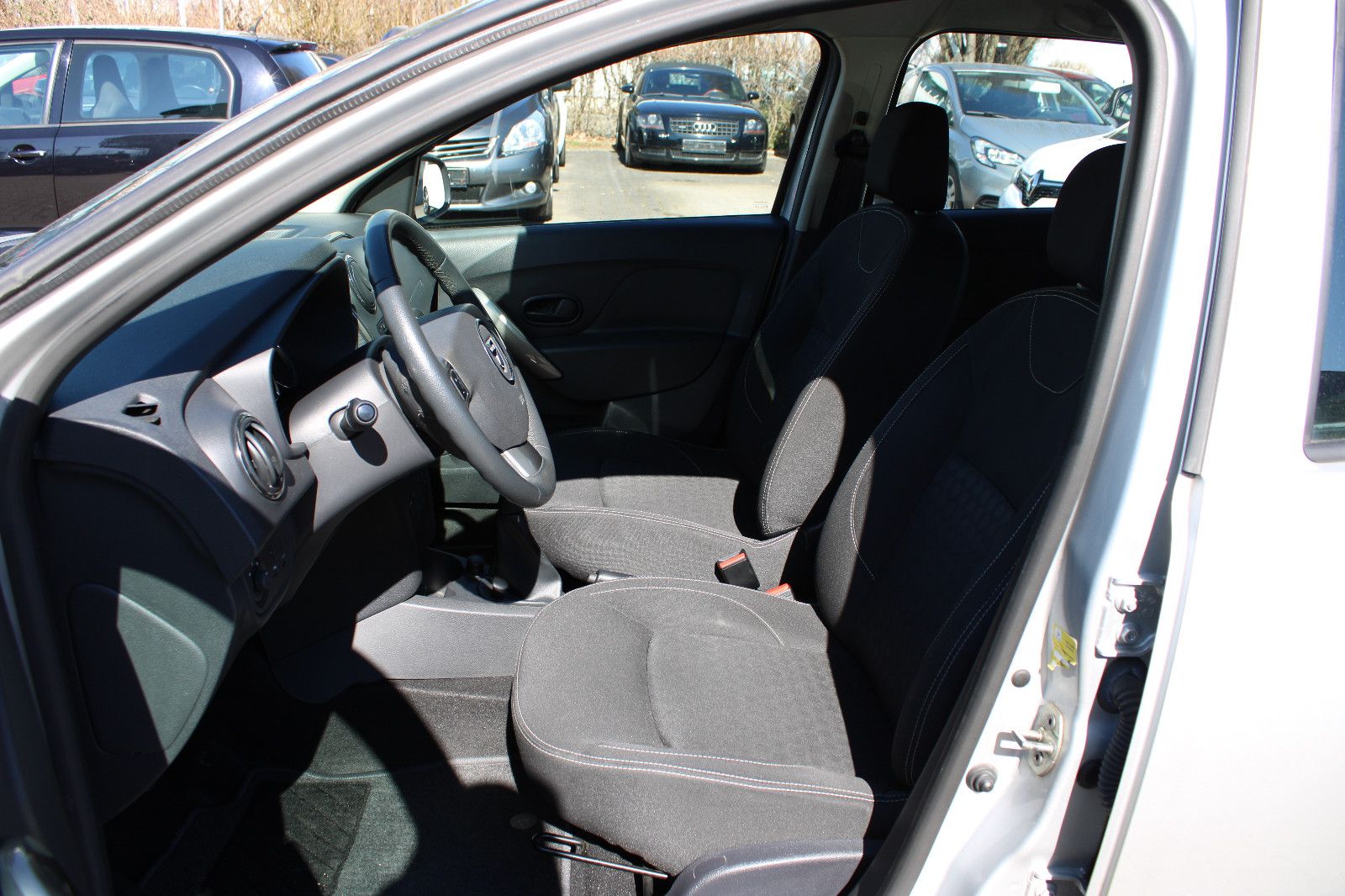 Fahrzeugabbildung Dacia Sandero TCe 90 Klima,PDC,Navi.