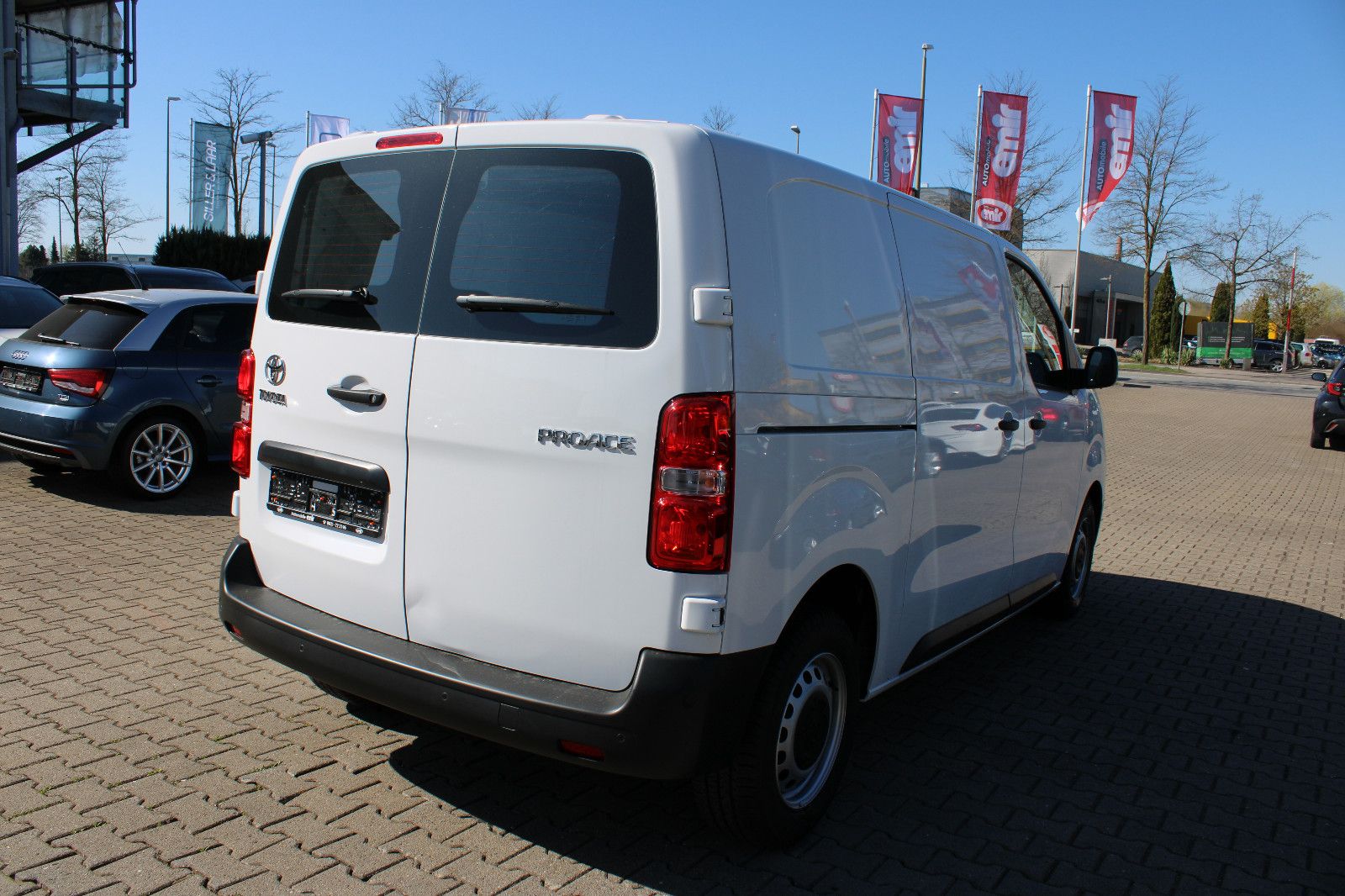 Fahrzeugabbildung Toyota Proace L1 Meister Navi,PDC,Kamera,Klima,3.Sitzer