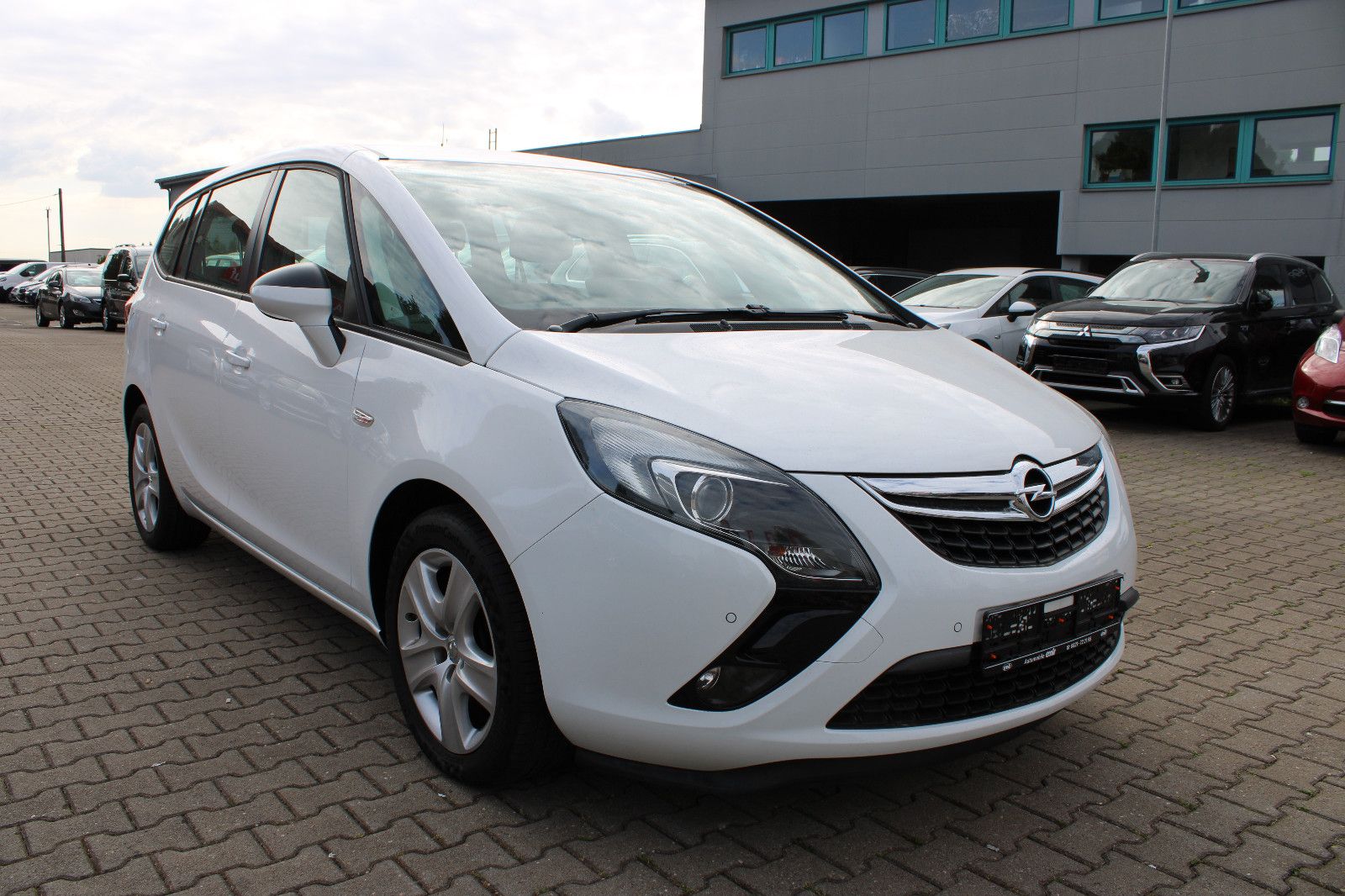 Fahrzeugabbildung Opel Zafira Tourer 1.6 CDTI PDC,Navi,SHZ,Tempomat
