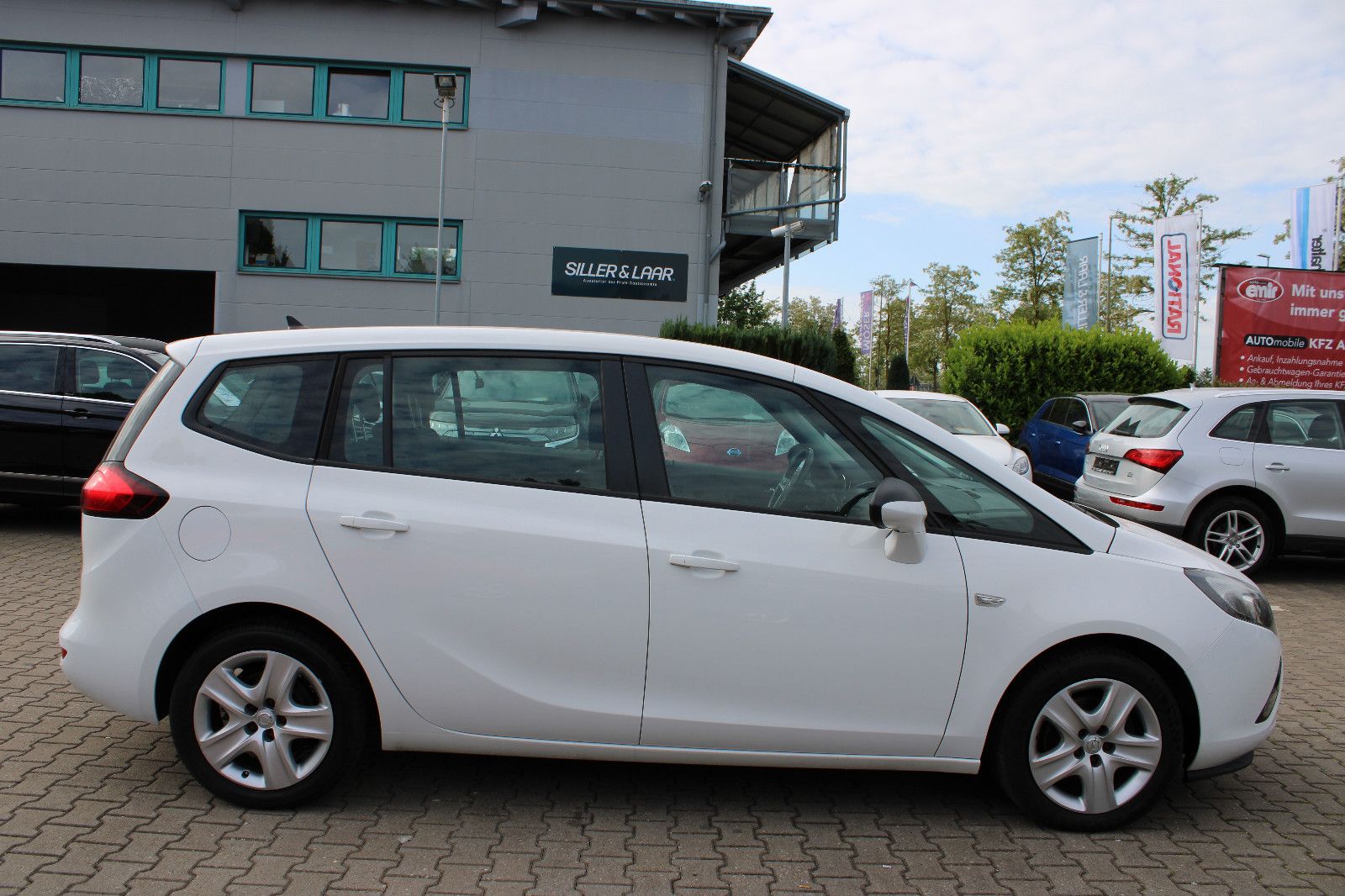Fahrzeugabbildung Opel Zafira Tourer 1.6 CDTI PDC,Navi,SHZ,Tempomat