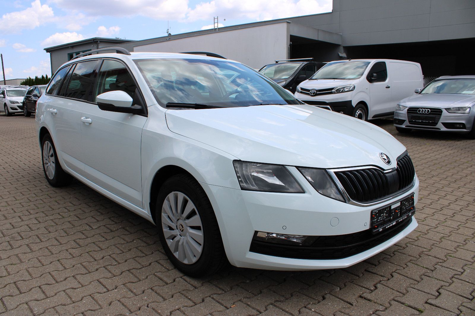 Fahrzeugabbildung SKODA Octavia 1.6 TDI DSG Combi Navi,SHZ,Standheizung
