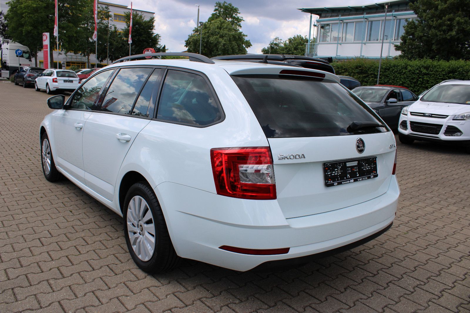 Fahrzeugabbildung SKODA Octavia 1.6 TDI DSG Combi Navi,SHZ,Standheizung