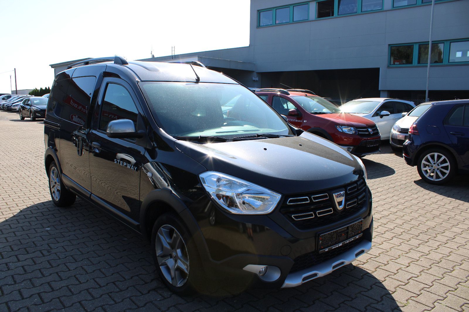 Fahrzeugabbildung Dacia Dokker SCe Stepway Navi,PDC,Tempomat