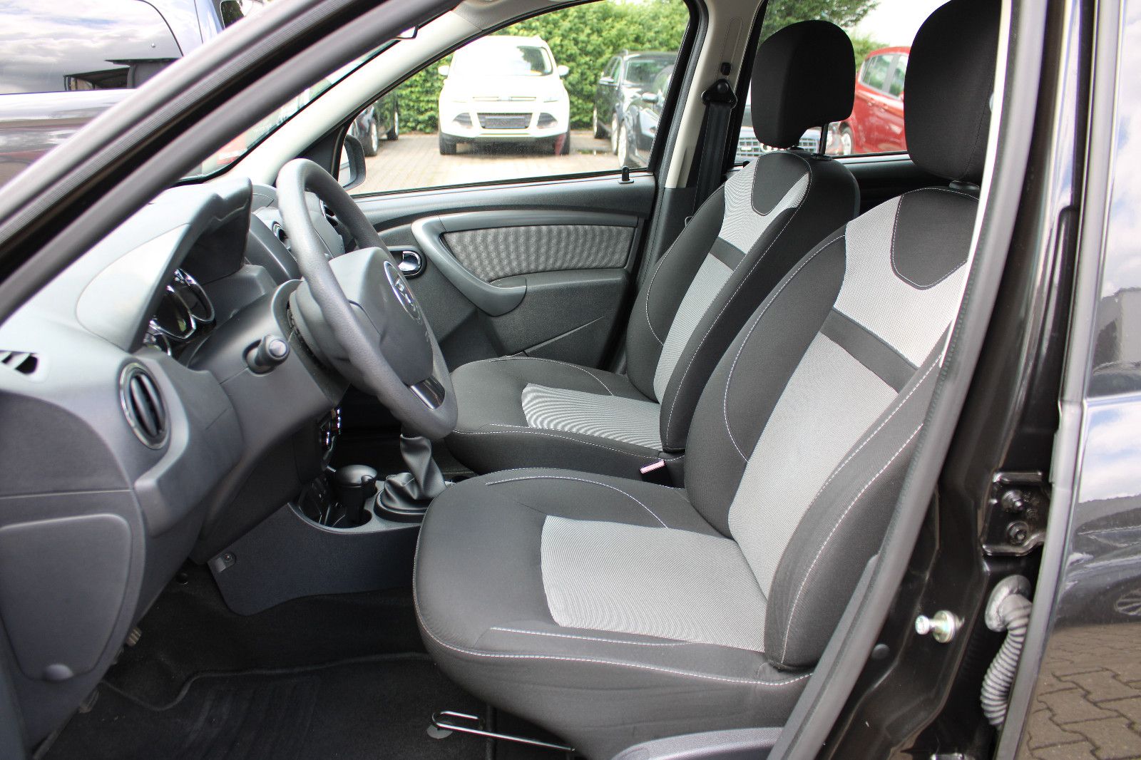 Fahrzeugabbildung Dacia Duster 1.6 SCe 115 4x2