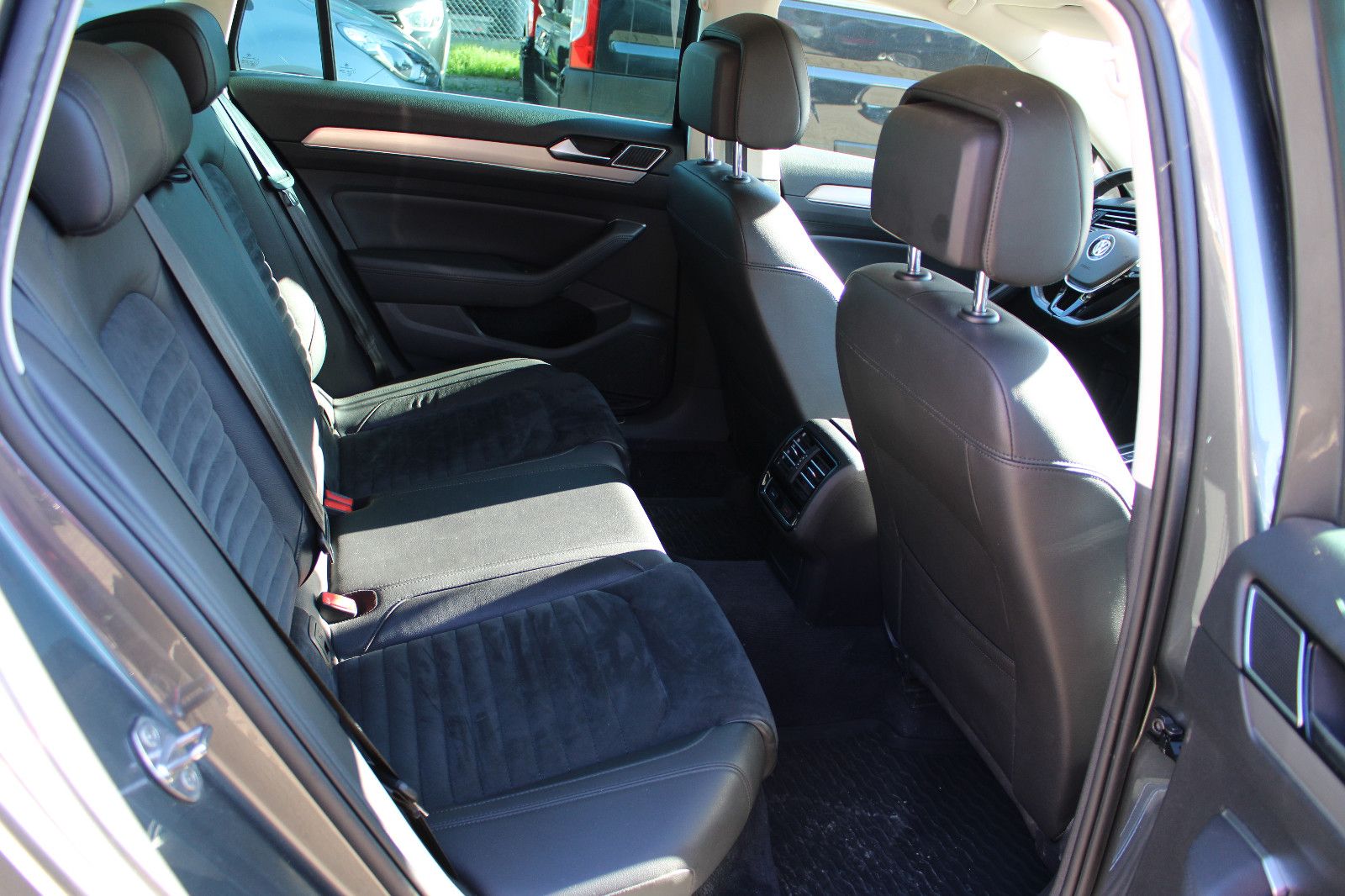 Fahrzeugabbildung Volkswagen Passat Variant 2.0 TDI DSG Highline