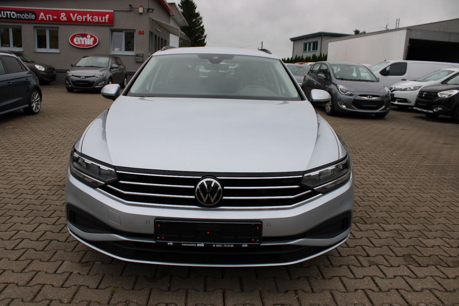 Fahrzeugabbildung Volkswagen Passat Variant 2.0 TDI Navi,SHZ,LED,PDC,ACC