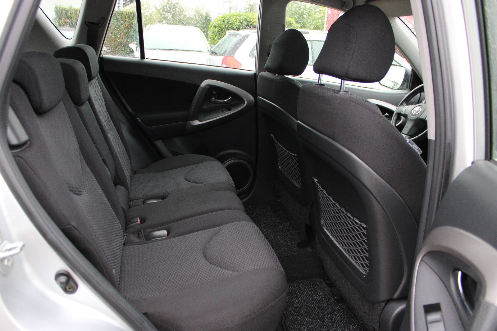 Fahrzeugabbildung Toyota RAV 4 2.0 4x4 Klimaautom. Navi