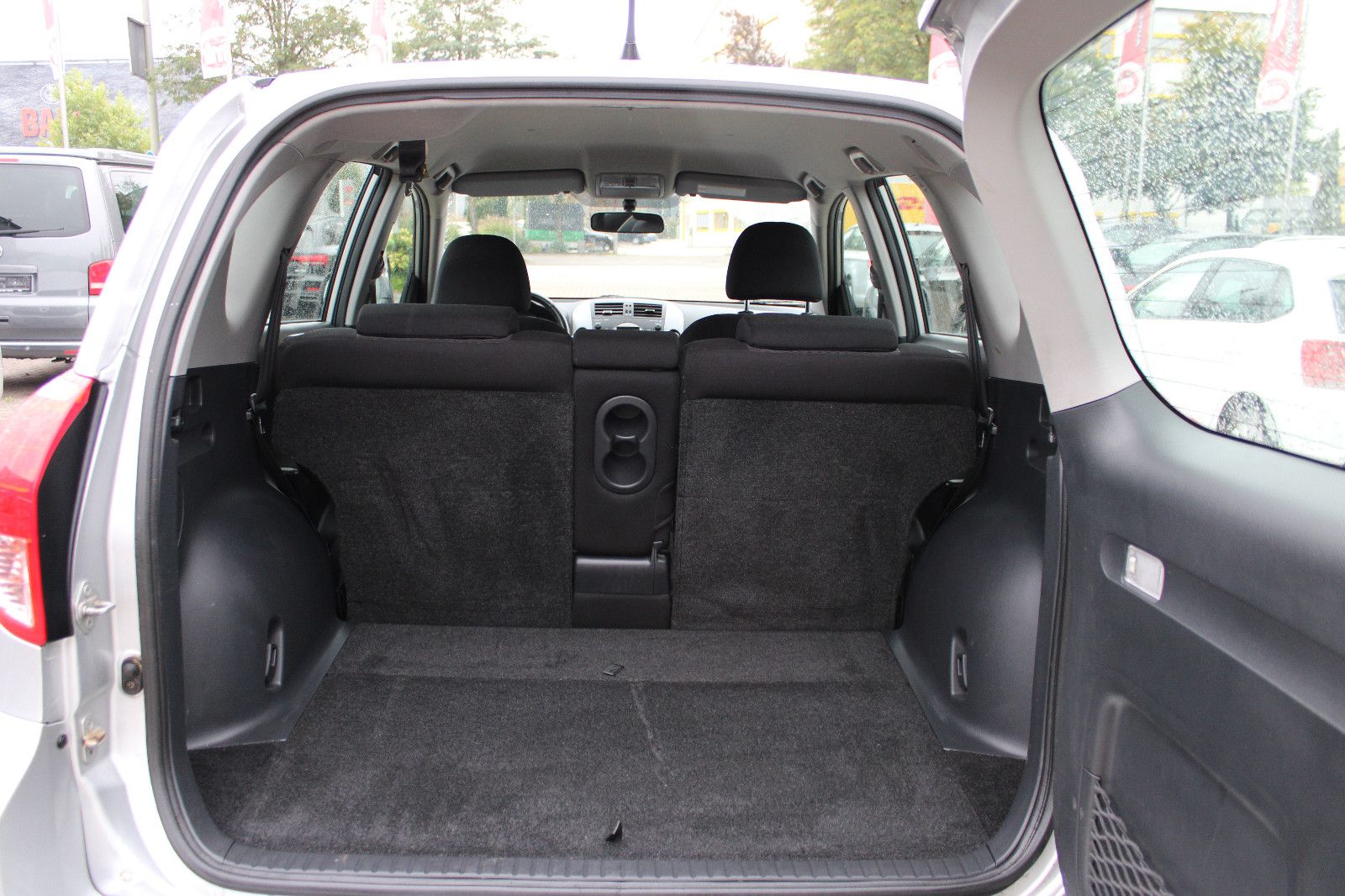 Fahrzeugabbildung Toyota RAV 4 2.0 4x4 Klimaautom. Navi