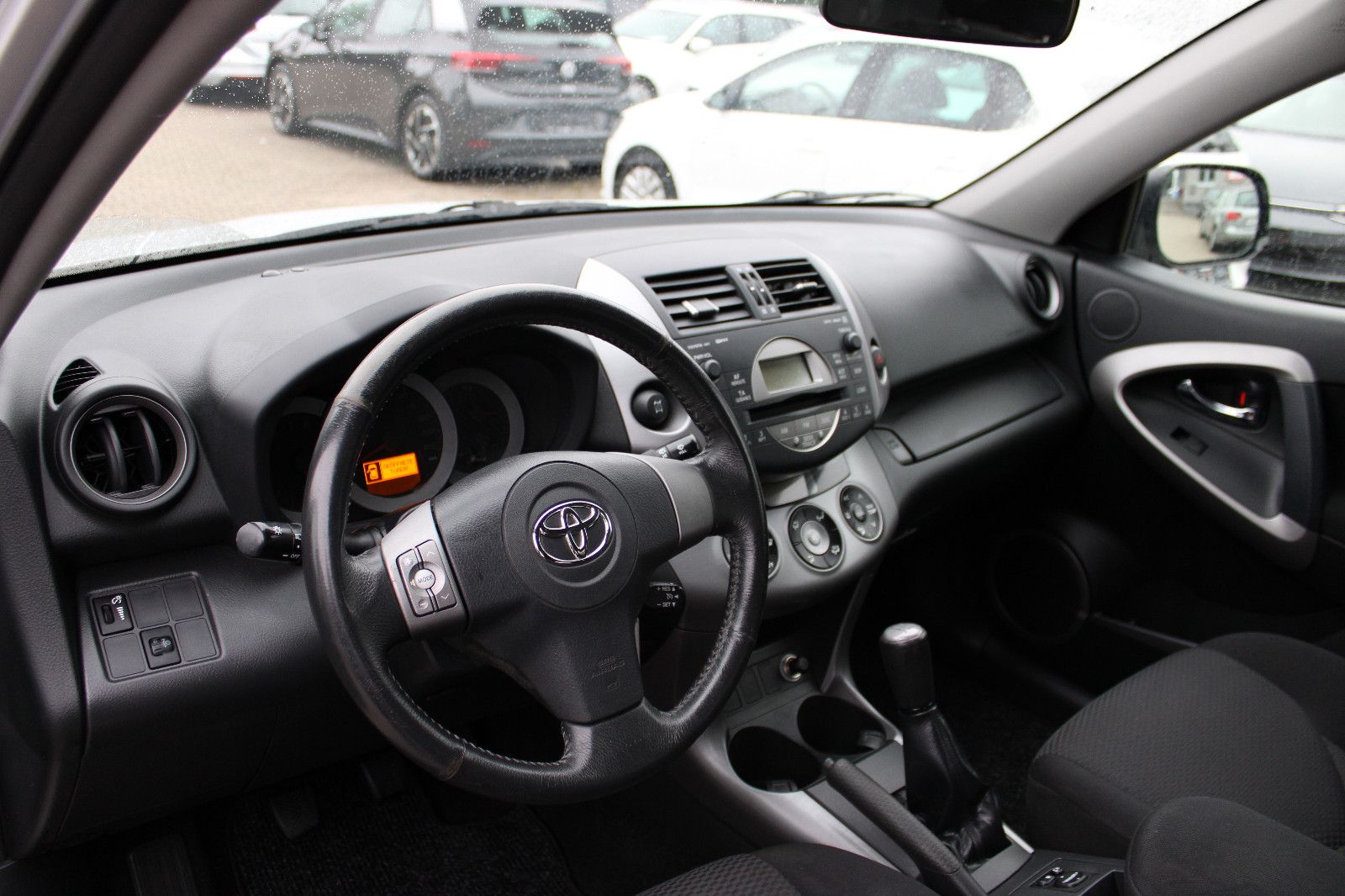 Fahrzeugabbildung Toyota RAV 4 2.0 4x4 Klimaautom. Navi