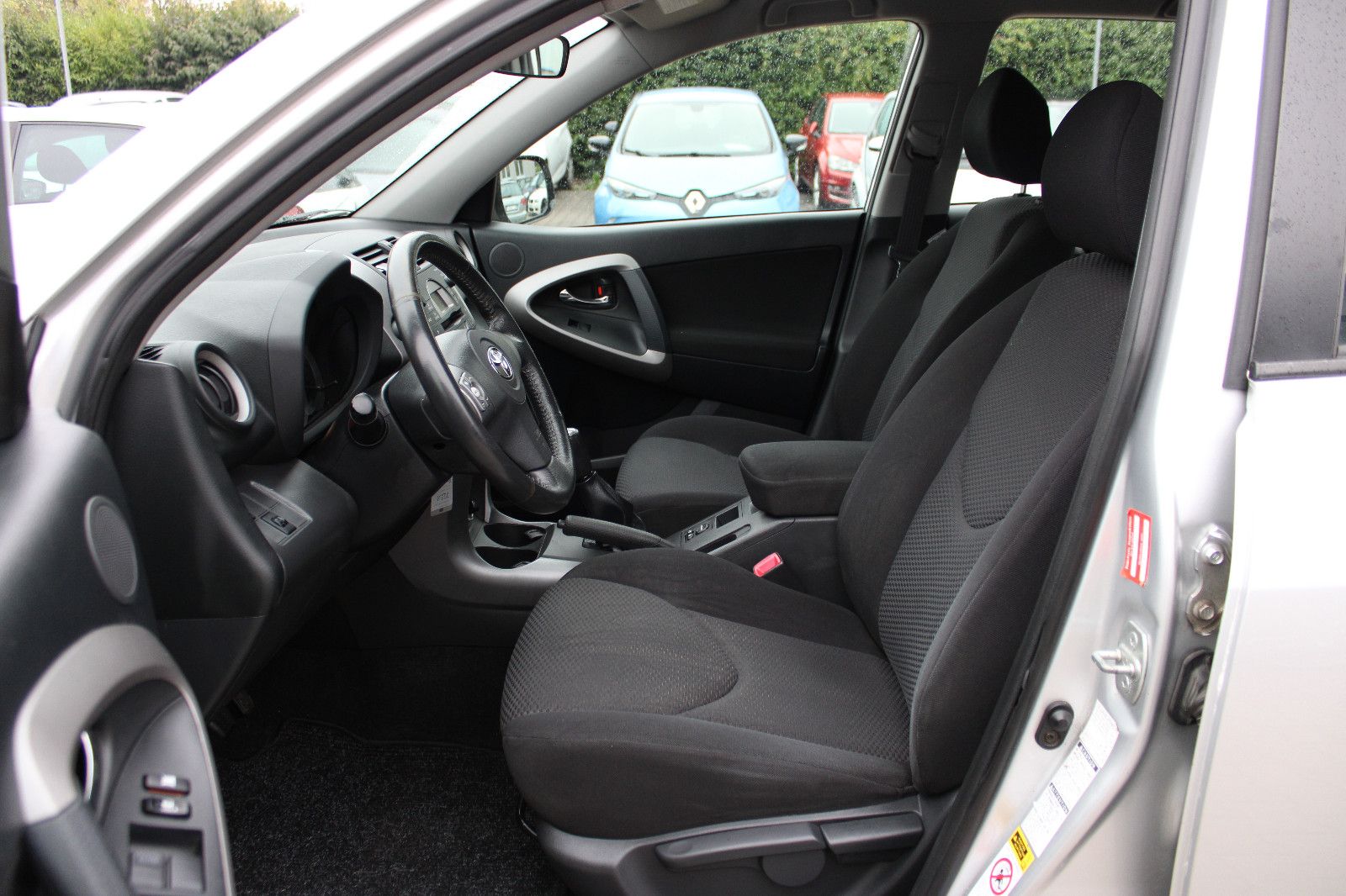 Fahrzeugabbildung Toyota RAV 4 2.0 4x4 Klimaautom. Navi