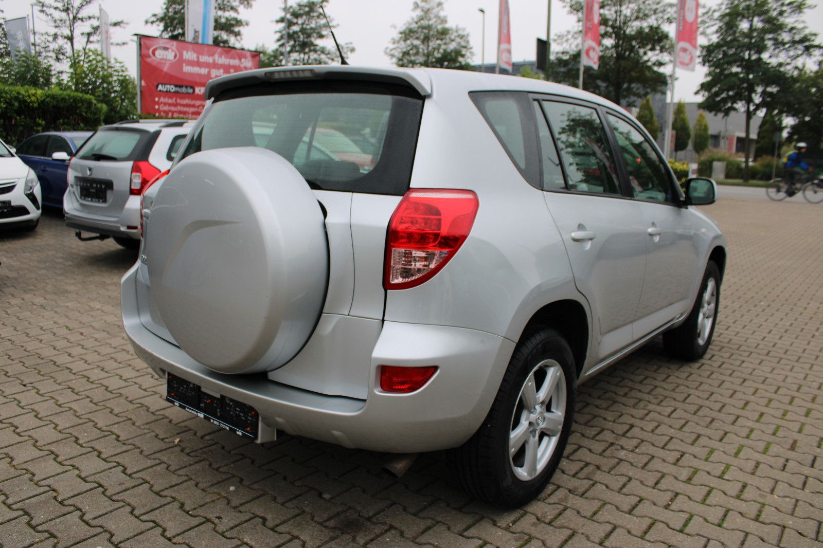 Fahrzeugabbildung Toyota RAV 4 2.0 4x4 Klimaautom. Navi
