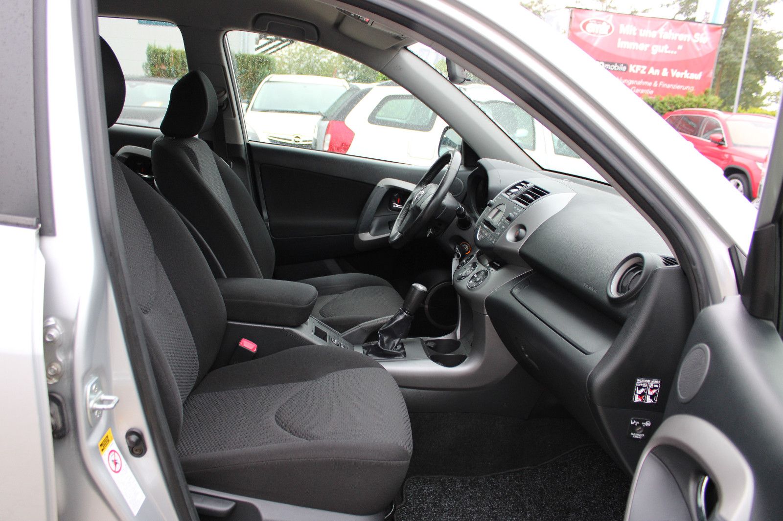 Fahrzeugabbildung Toyota RAV 4 2.0 4x4 Klimaautom. Navi