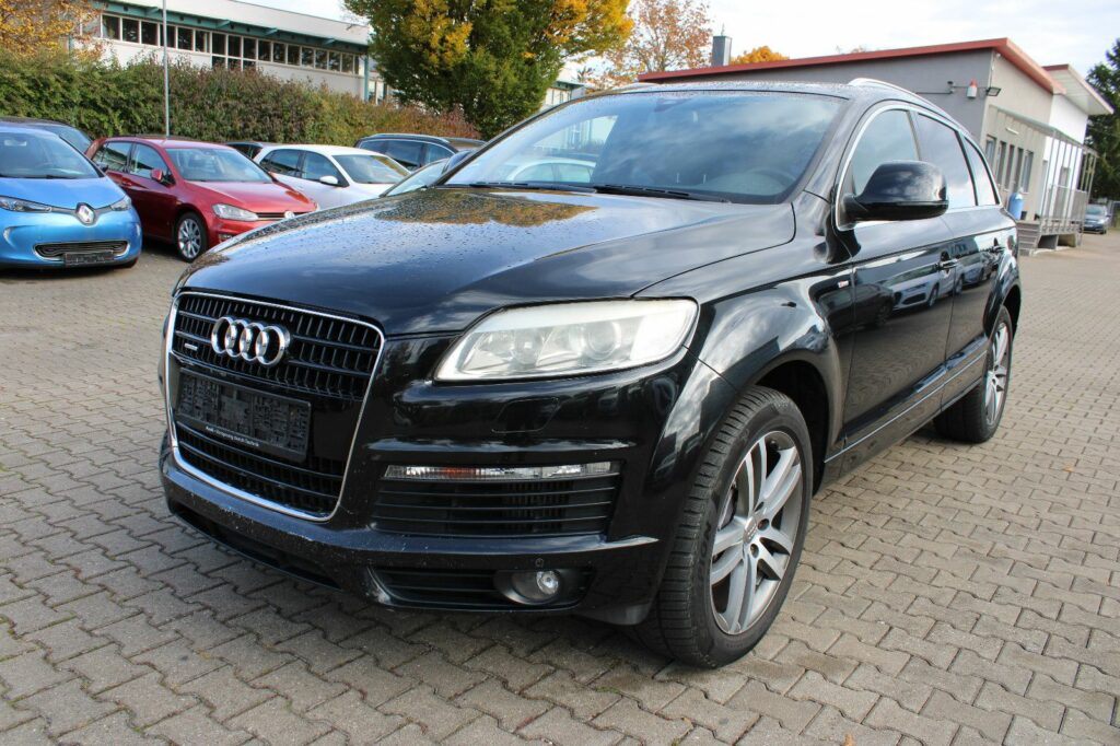 Audi Q7 3.0 TDI quattro S-line AHK,Xenon,Navi. 7.Sitz