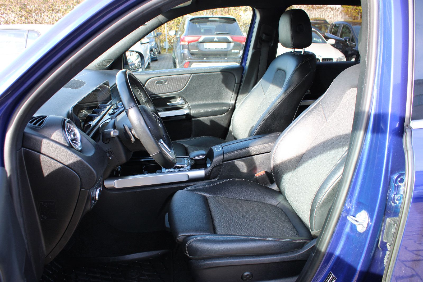 Fahrzeugabbildung Mercedes-Benz GLB 220 d 4MATIC 360°Kamera AHK,Navi,LED,