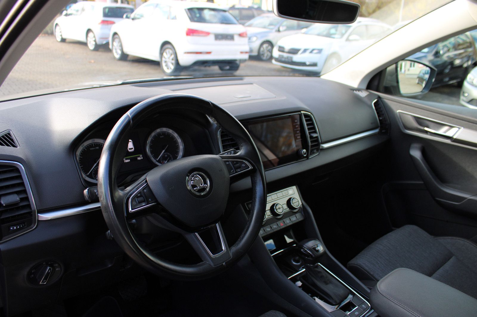 Fahrzeugabbildung SKODA Karoq 1.5 TSI DSG KamerNavi,PDC,AHK,Panorama,LED