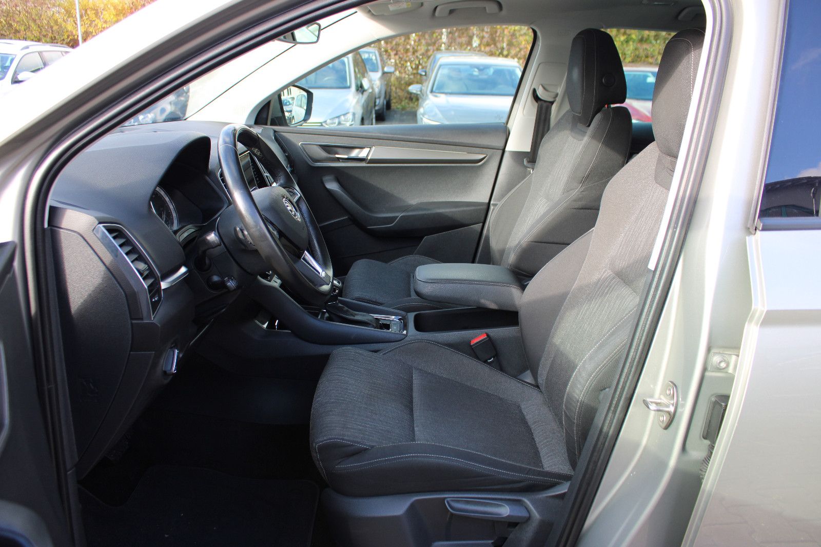 Fahrzeugabbildung SKODA Karoq 1.5 TSI DSG KamerNavi,PDC,AHK,Panorama,LED