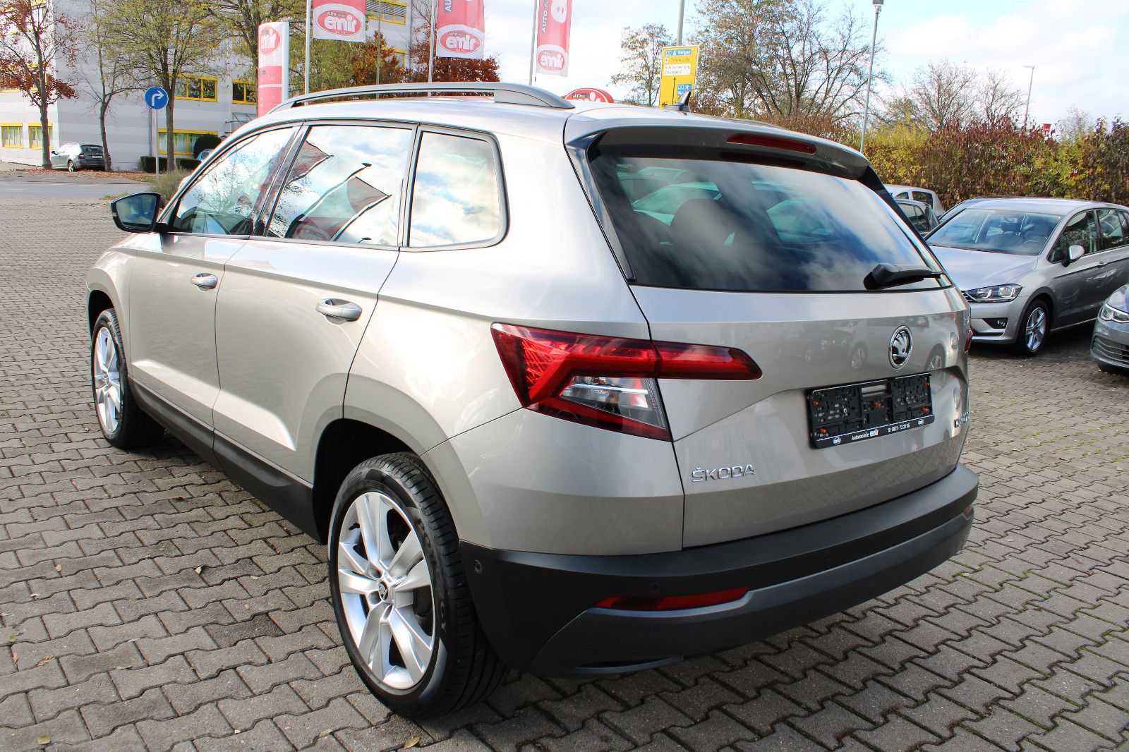 Fahrzeugabbildung SKODA Karoq 1.5 TSI DSG KamerNavi,PDC,AHK,Panorama,LED