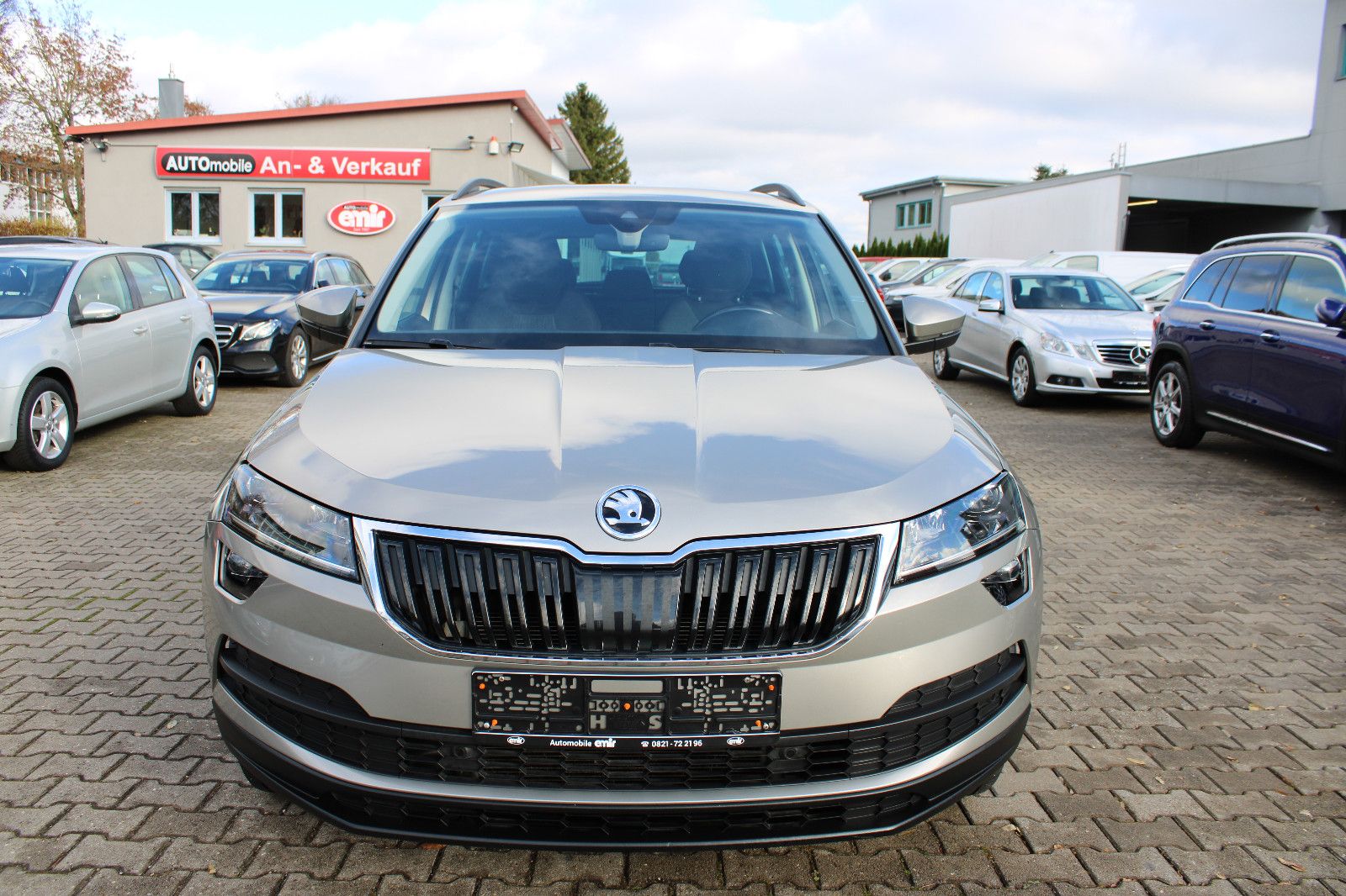 Fahrzeugabbildung SKODA Karoq 1.5 TSI DSG KamerNavi,PDC,AHK,Panorama,LED