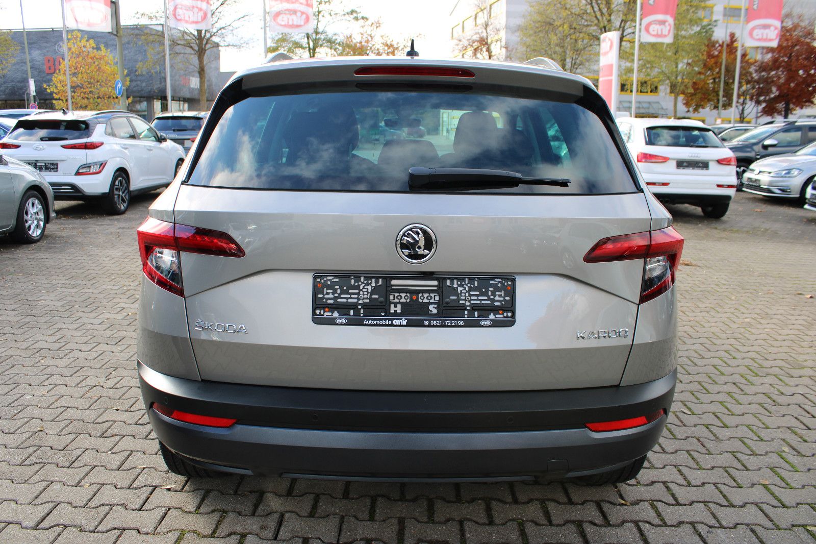 Fahrzeugabbildung SKODA Karoq 1.5 TSI DSG KamerNavi,PDC,AHK,Panorama,LED