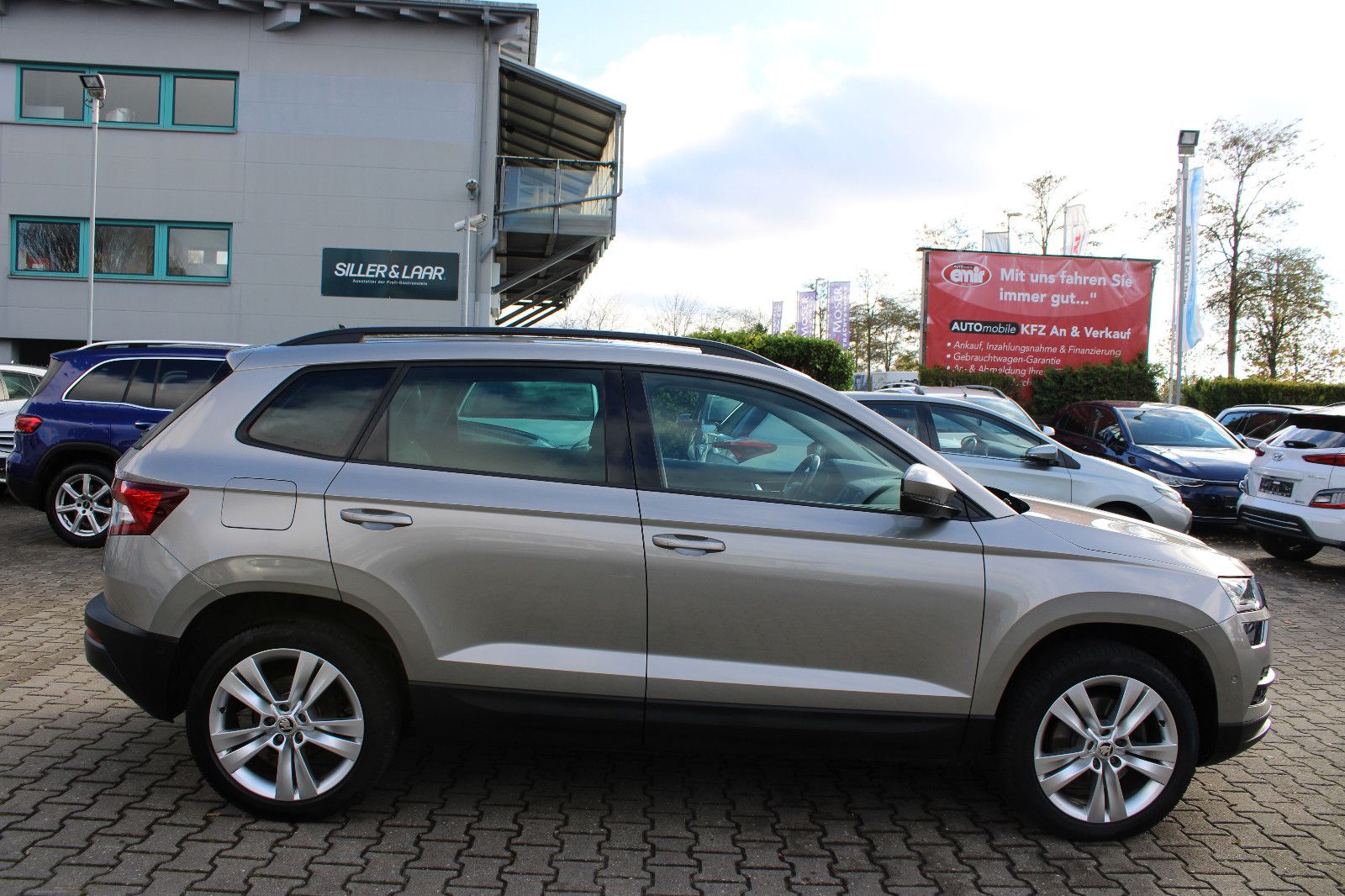 Fahrzeugabbildung SKODA Karoq 1.5 TSI DSG KamerNavi,PDC,AHK,Panorama,LED
