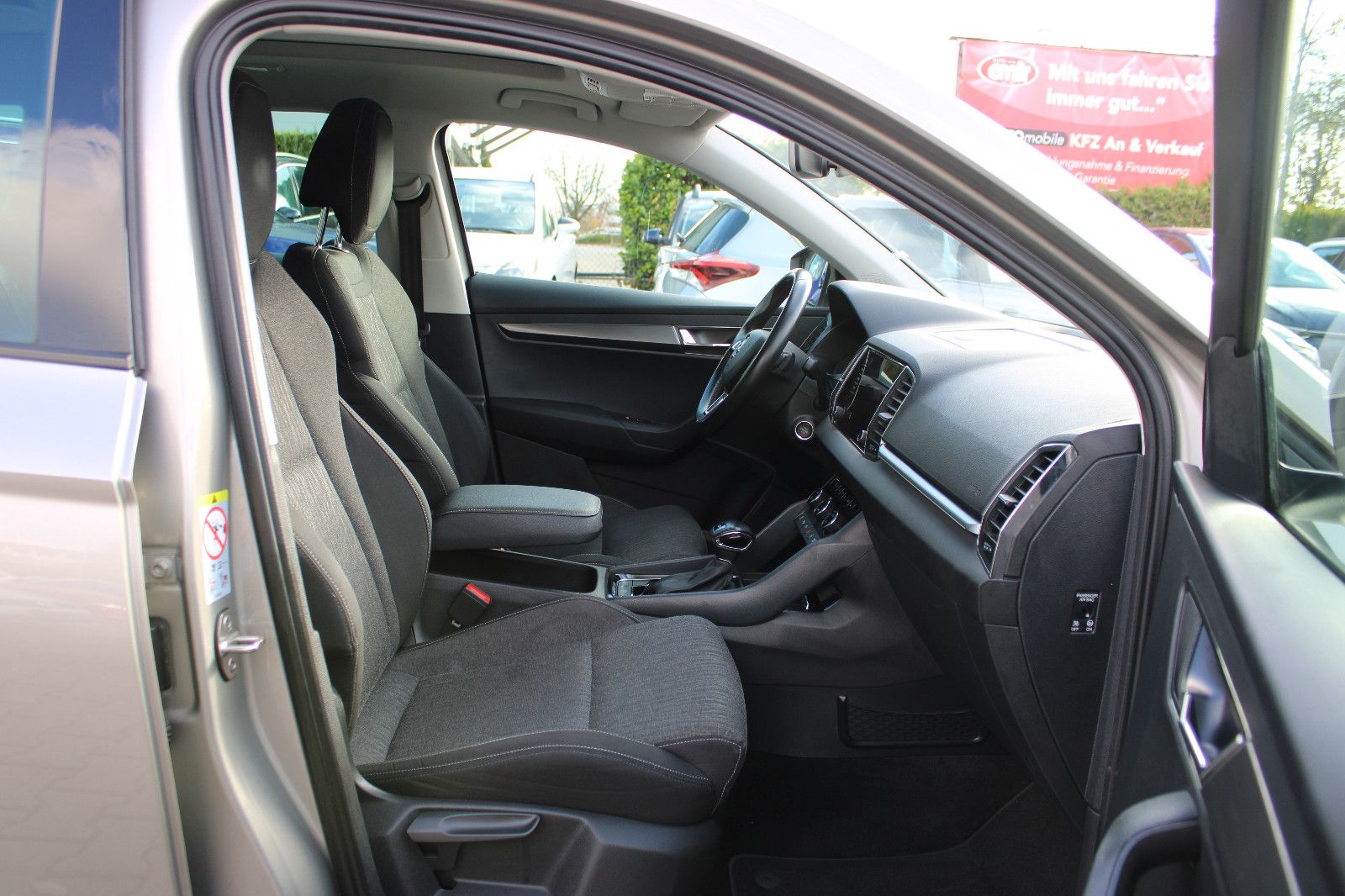 Fahrzeugabbildung SKODA Karoq 1.5 TSI DSG KamerNavi,PDC,AHK,Panorama,LED