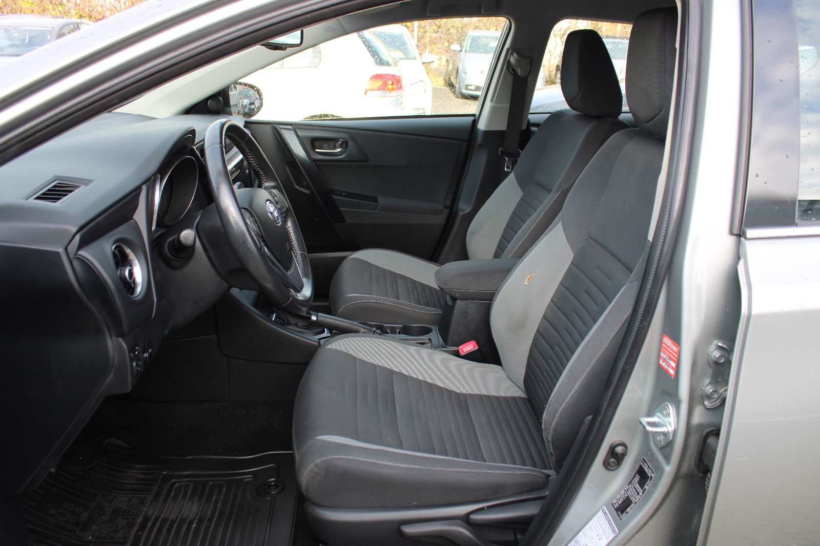 Fahrzeugabbildung Toyota Auris 1,2-l-Turbo PDC,Kamera,LED