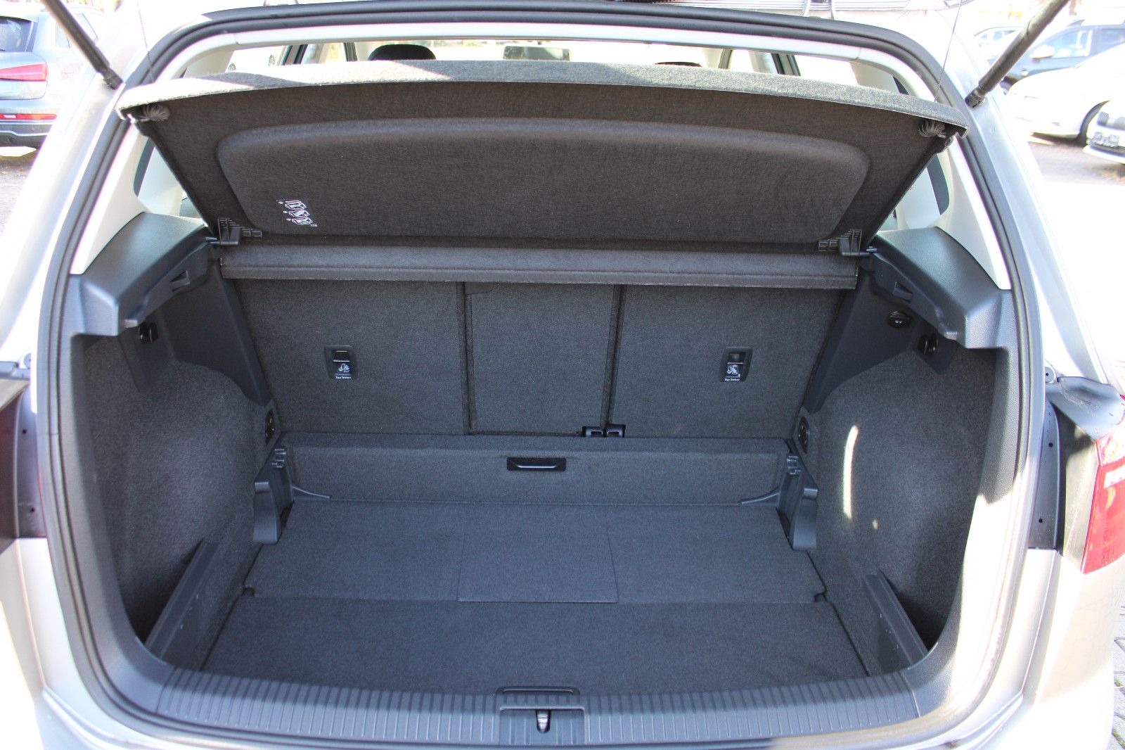 Fahrzeugabbildung Volkswagen Golf Sportsvan 1.2 TSI  DSG PDC,SHZ, Tüv neu