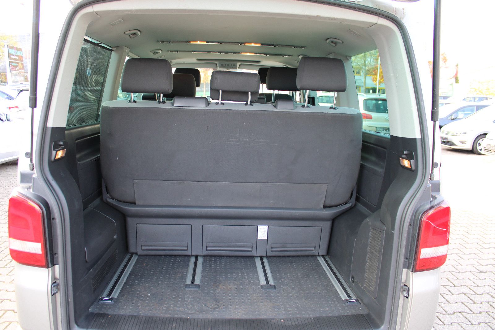 Fahrzeugabbildung Volkswagen T5 Multivan PDC,Schiebedach,AHK,SHZ,Navi