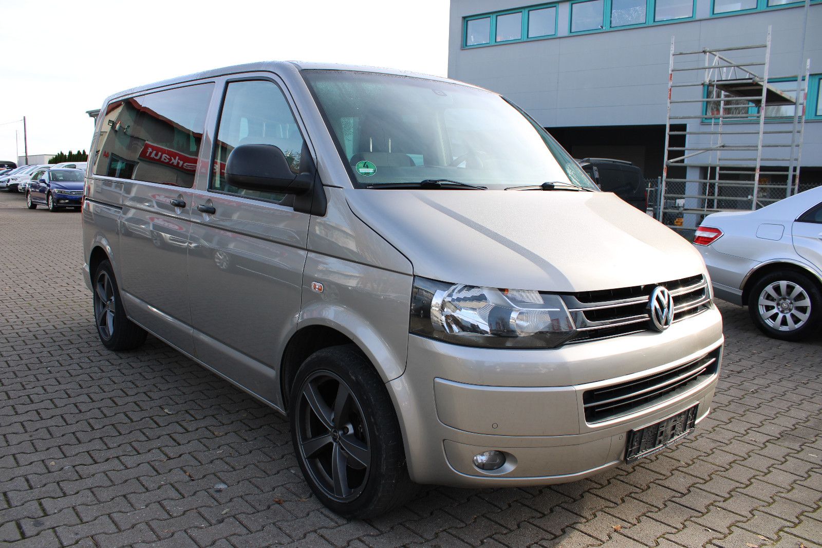 Fahrzeugabbildung Volkswagen T5 Multivan PDC,Schiebedach,AHK,SHZ,Navi