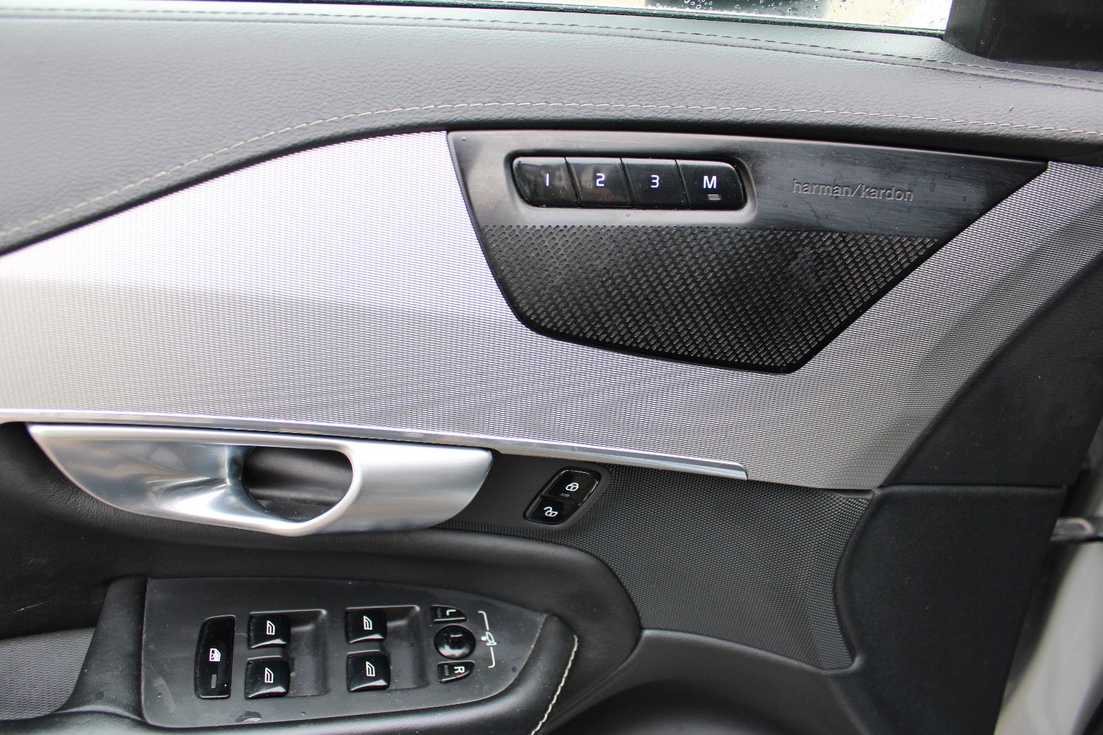 Fahrzeugabbildung Volvo XC90 B5 D AWD Inscription 7.Sitzer,Navi,Head-up