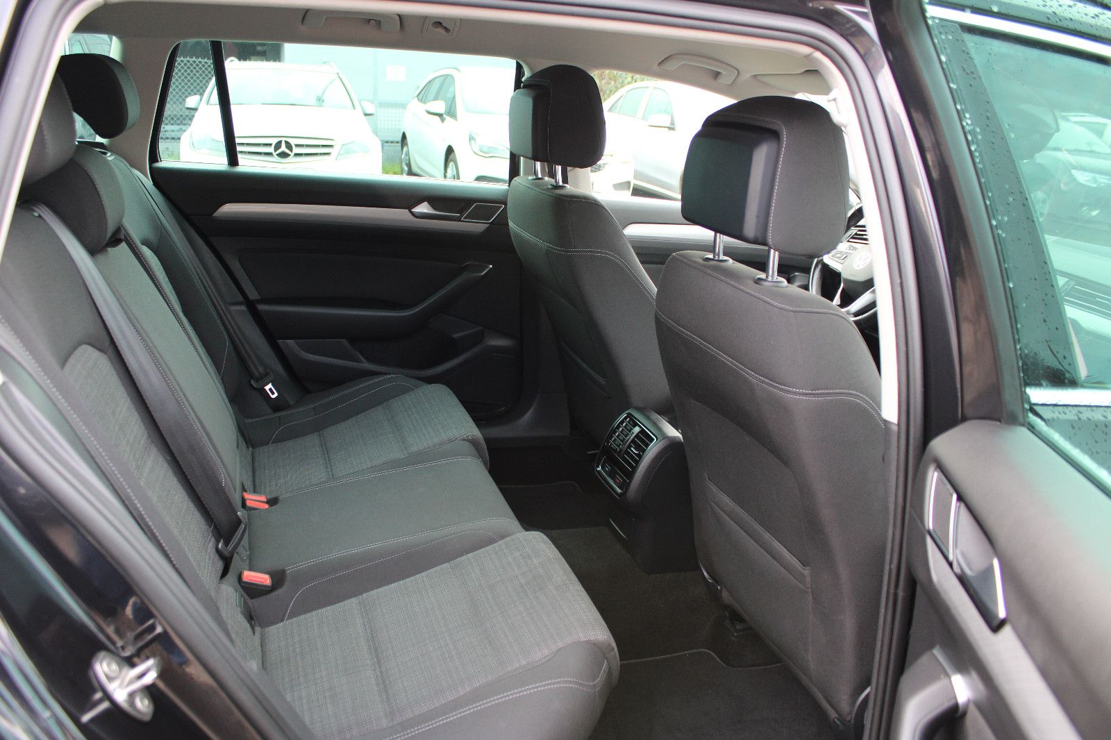 Fahrzeugabbildung Volkswagen Passat Variant 2.0 TDI DSG Kamera,Navi,PDC,AHK,L