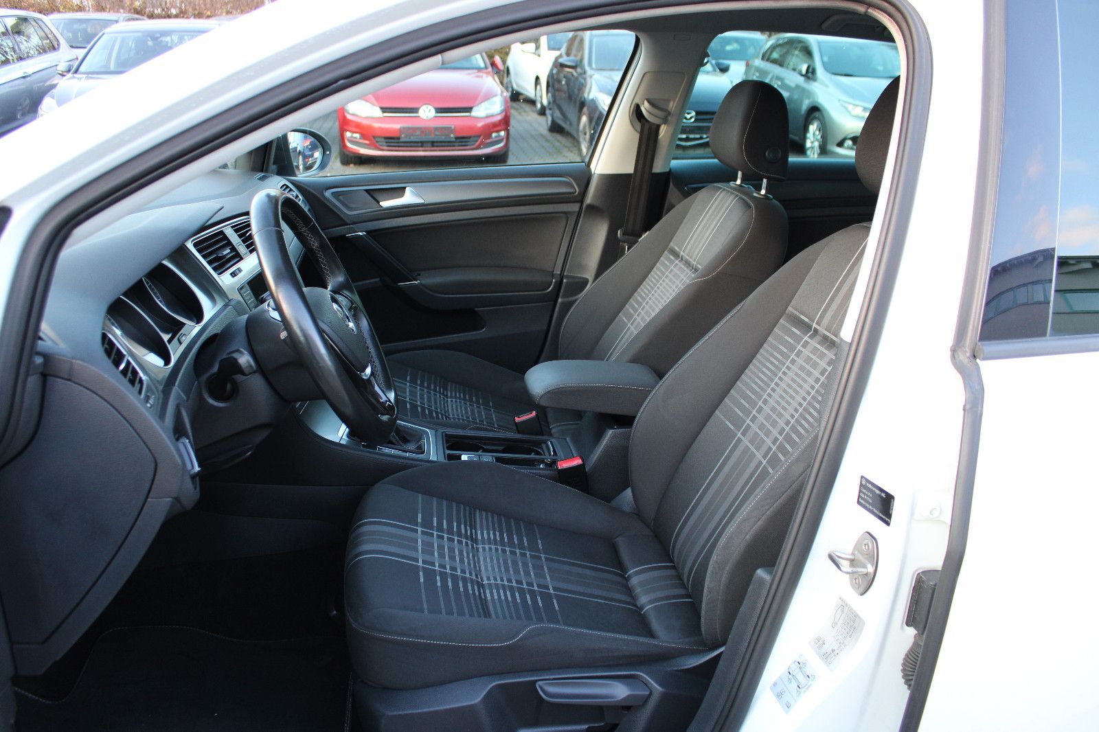 Fahrzeugabbildung Volkswagen Golf 2.0 TDI LOUNGE Navi,PDC,SHZ,Xenon.