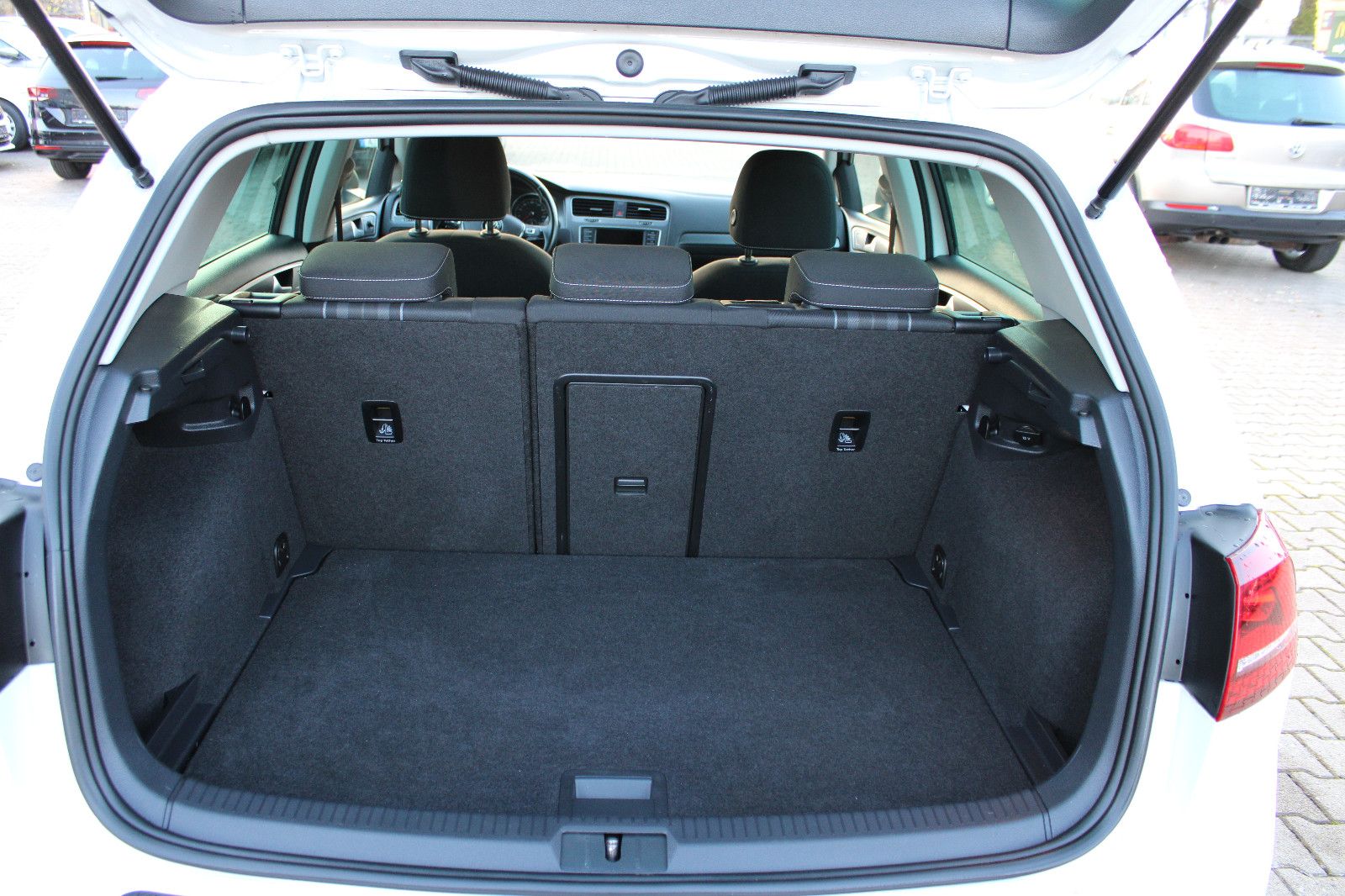 Fahrzeugabbildung Volkswagen Golf 2.0 TDI LOUNGE Navi,PDC,SHZ,Xenon.