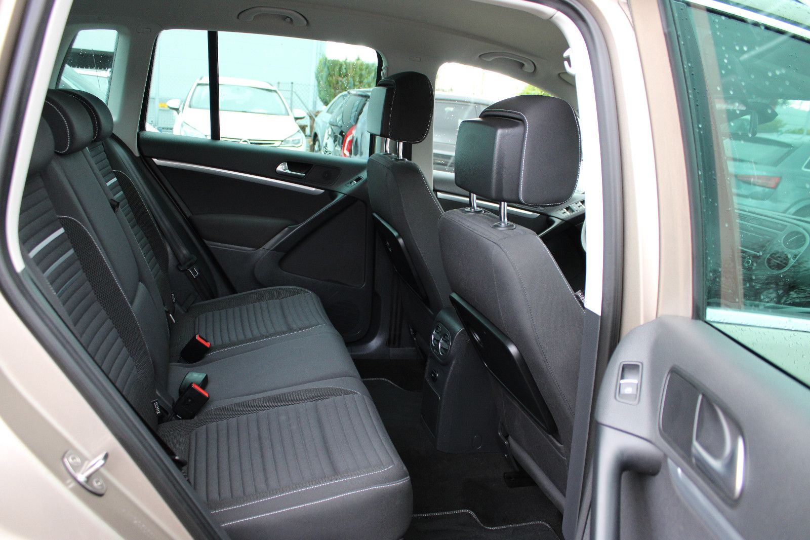 Fahrzeugabbildung Volkswagen Tiguan 1.4 TSI 4MOTION CUP Sport & Style