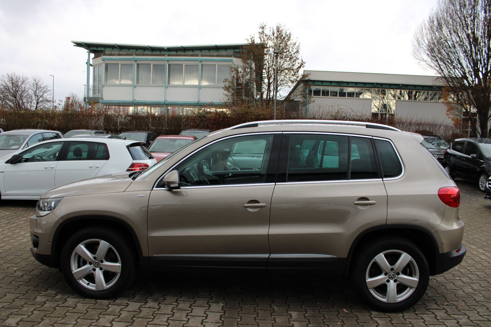 Fahrzeugabbildung Volkswagen Tiguan 1.4 TSI 4MOTION CUP Sport & Style