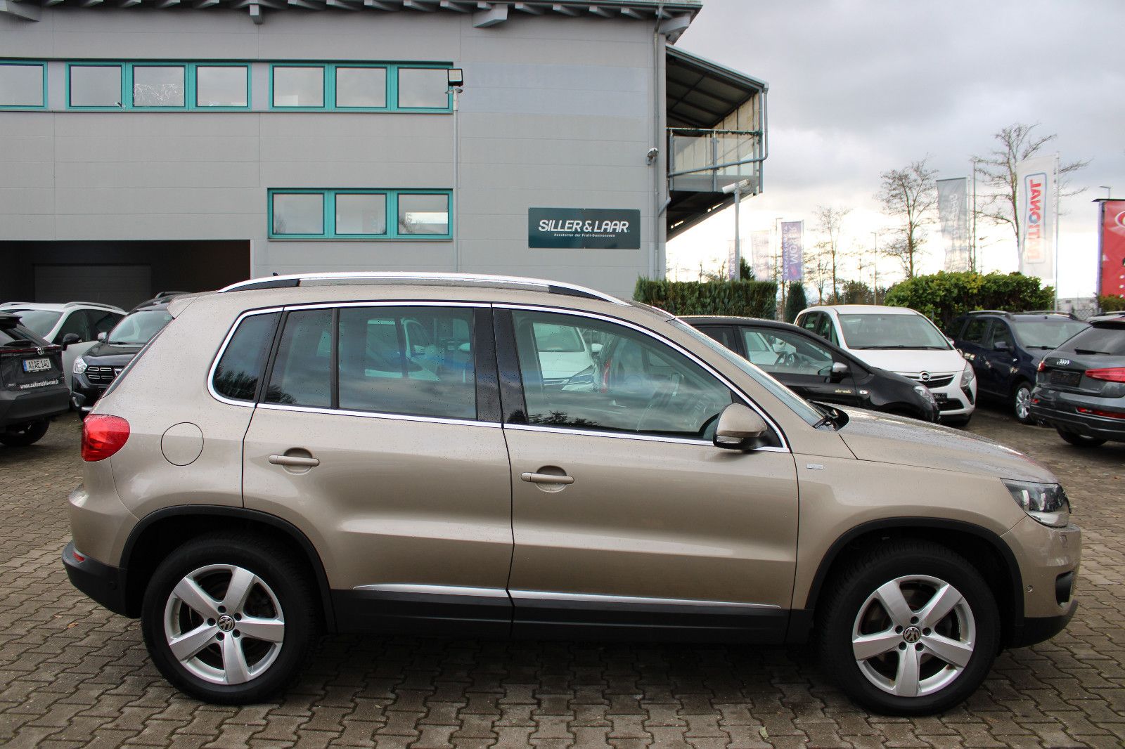 Fahrzeugabbildung Volkswagen Tiguan 1.4 TSI 4MOTION CUP Sport & Style