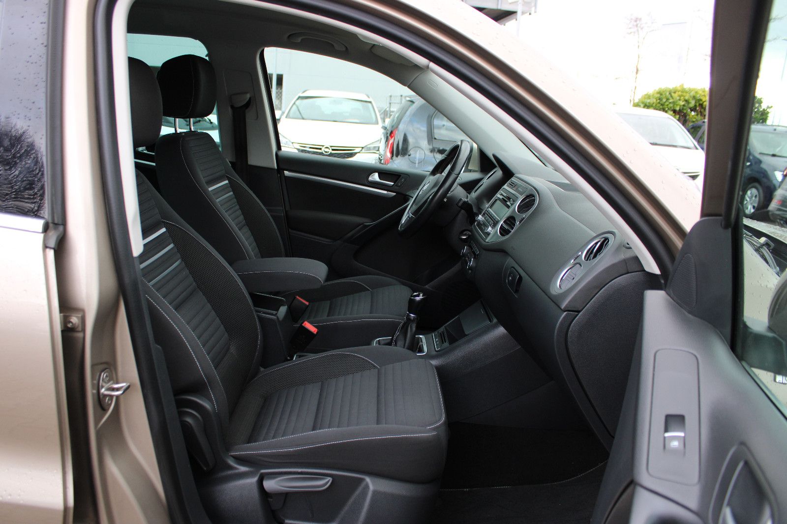 Fahrzeugabbildung Volkswagen Tiguan 1.4 TSI 4MOTION CUP Sport & Style