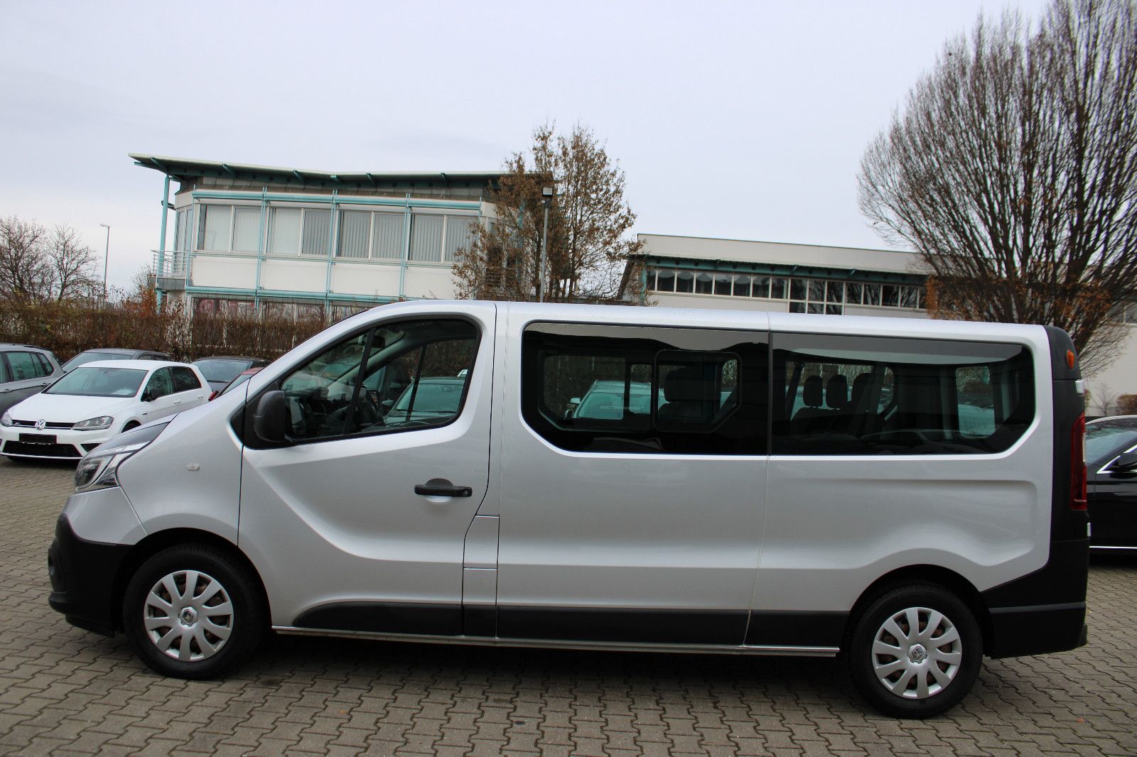 Fahrzeugabbildung Renault Trafic L2H1 9.Sitzer Kamera,PDC,Klima