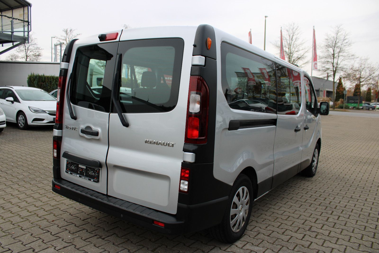 Fahrzeugabbildung Renault Trafic L2H1 9.Sitzer Kamera,PDC,LED