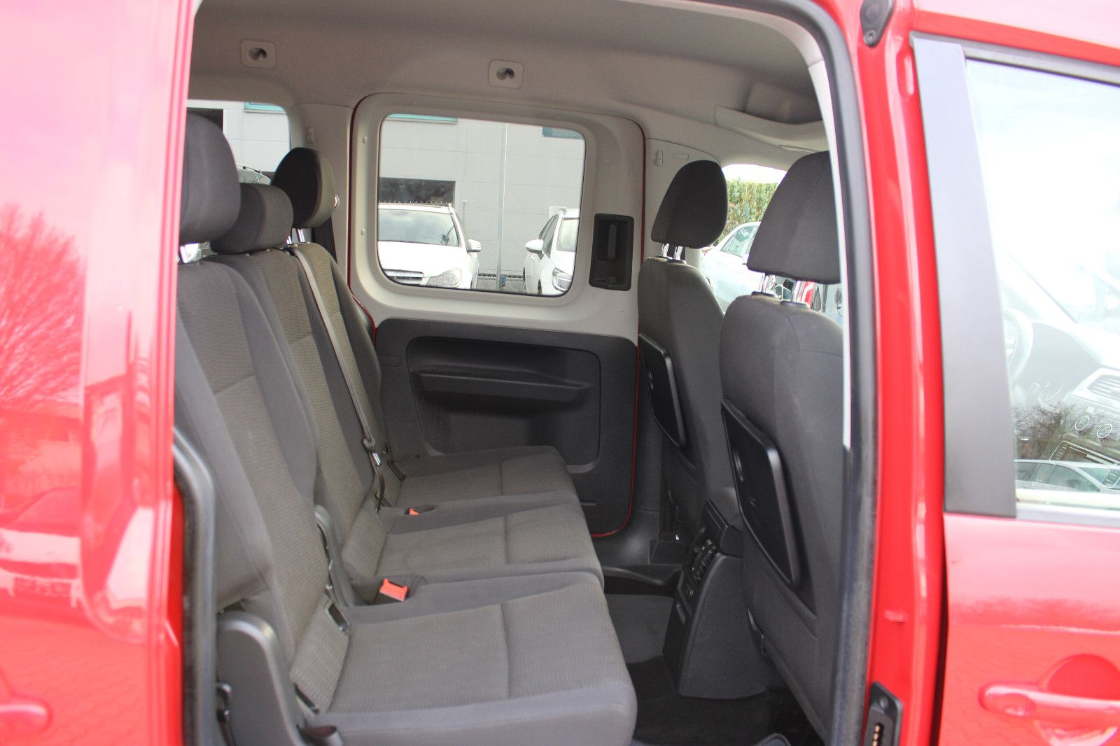 Fahrzeugabbildung Volkswagen Caddy 1,4TGI CNG DSG 5-Sitzer PDC,LED,Apple