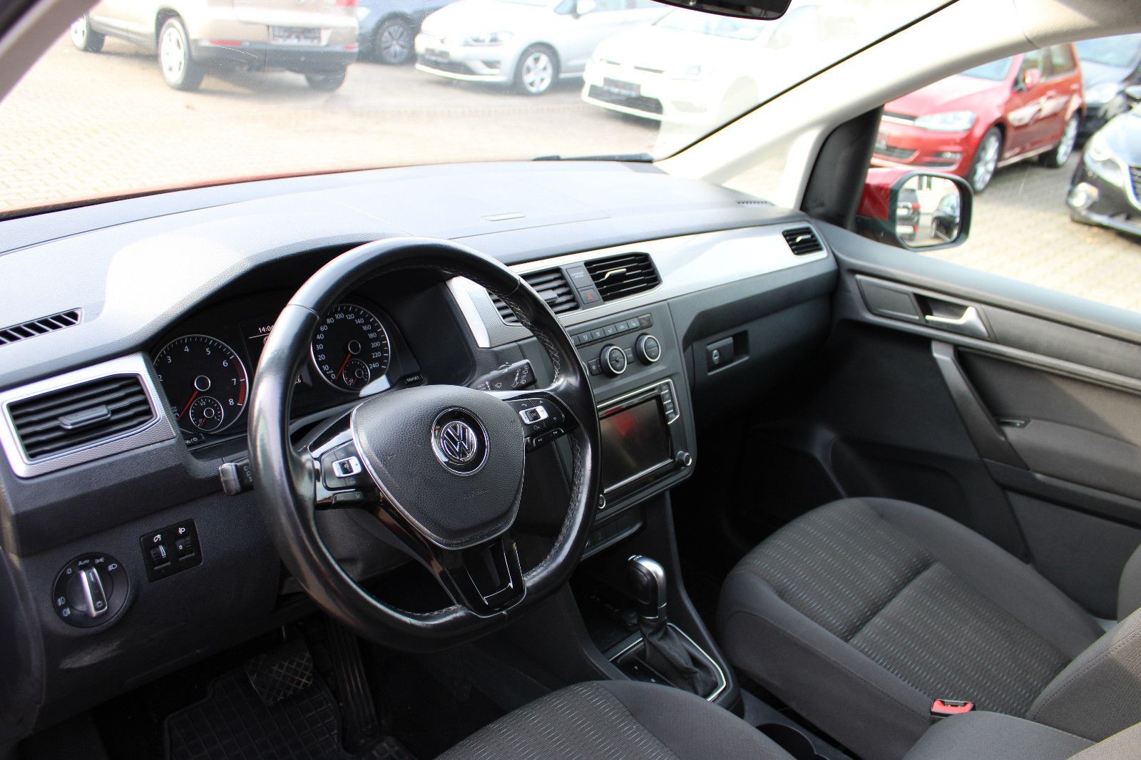 Fahrzeugabbildung Volkswagen Caddy 1,4TGI CNG DSG 5-Sitzer PDC,LED,Apple