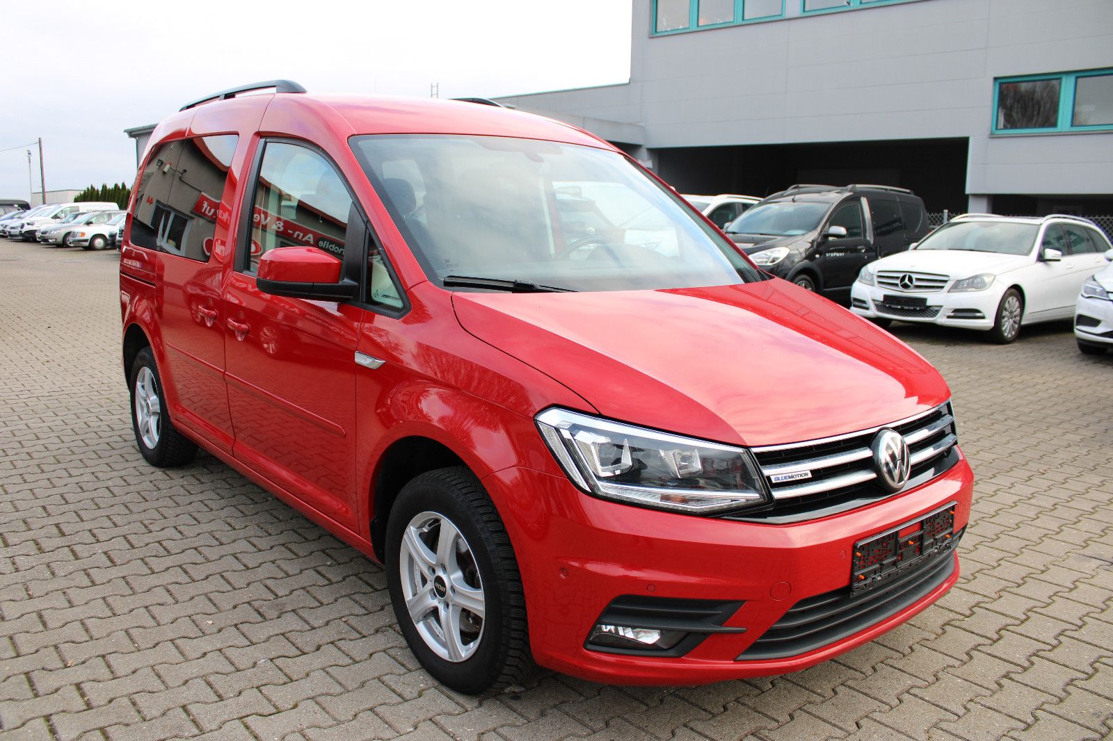 Fahrzeugabbildung Volkswagen Caddy 1,4TGI CNG DSG 5-Sitzer PDC,LED,Apple