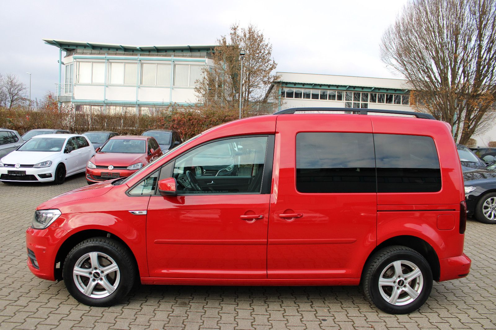 Fahrzeugabbildung Volkswagen Caddy 1,4TGI CNG DSG 5-Sitzer PDC,LED,Apple