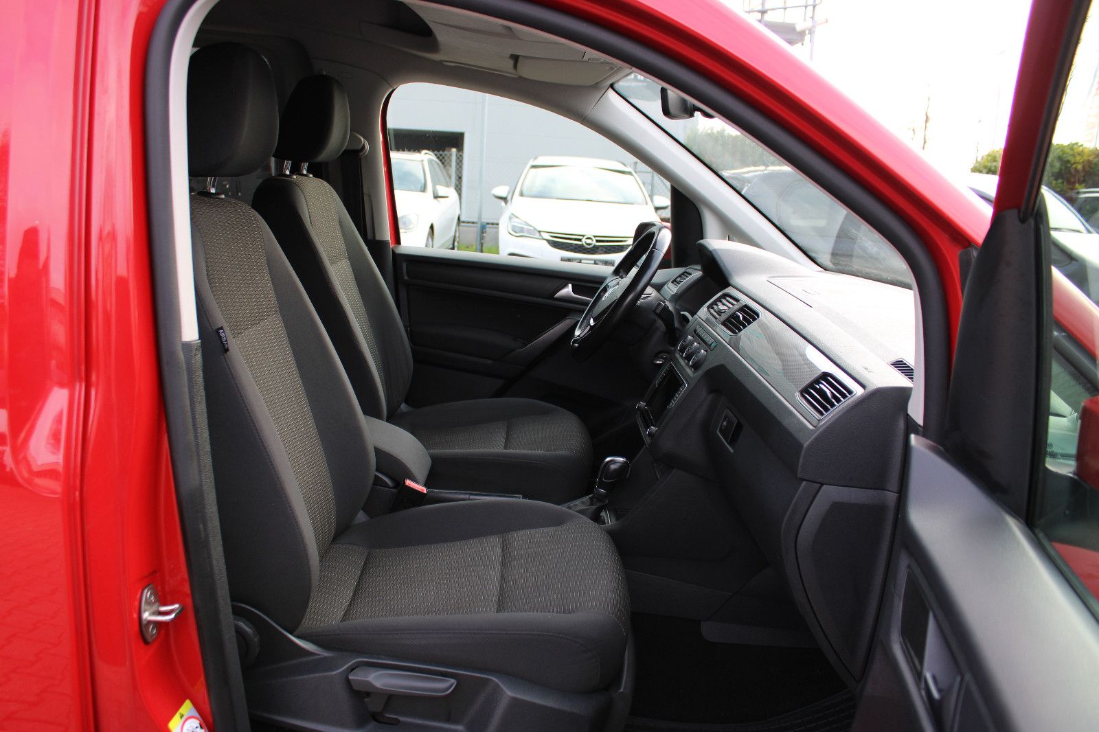 Fahrzeugabbildung Volkswagen Caddy 1,4TGI CNG DSG 5-Sitzer PDC,LED,Apple