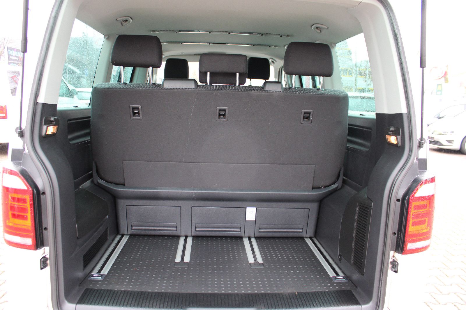 Fahrzeugabbildung Volkswagen T6 Multivan Navi,PDC,Standheizung,LED