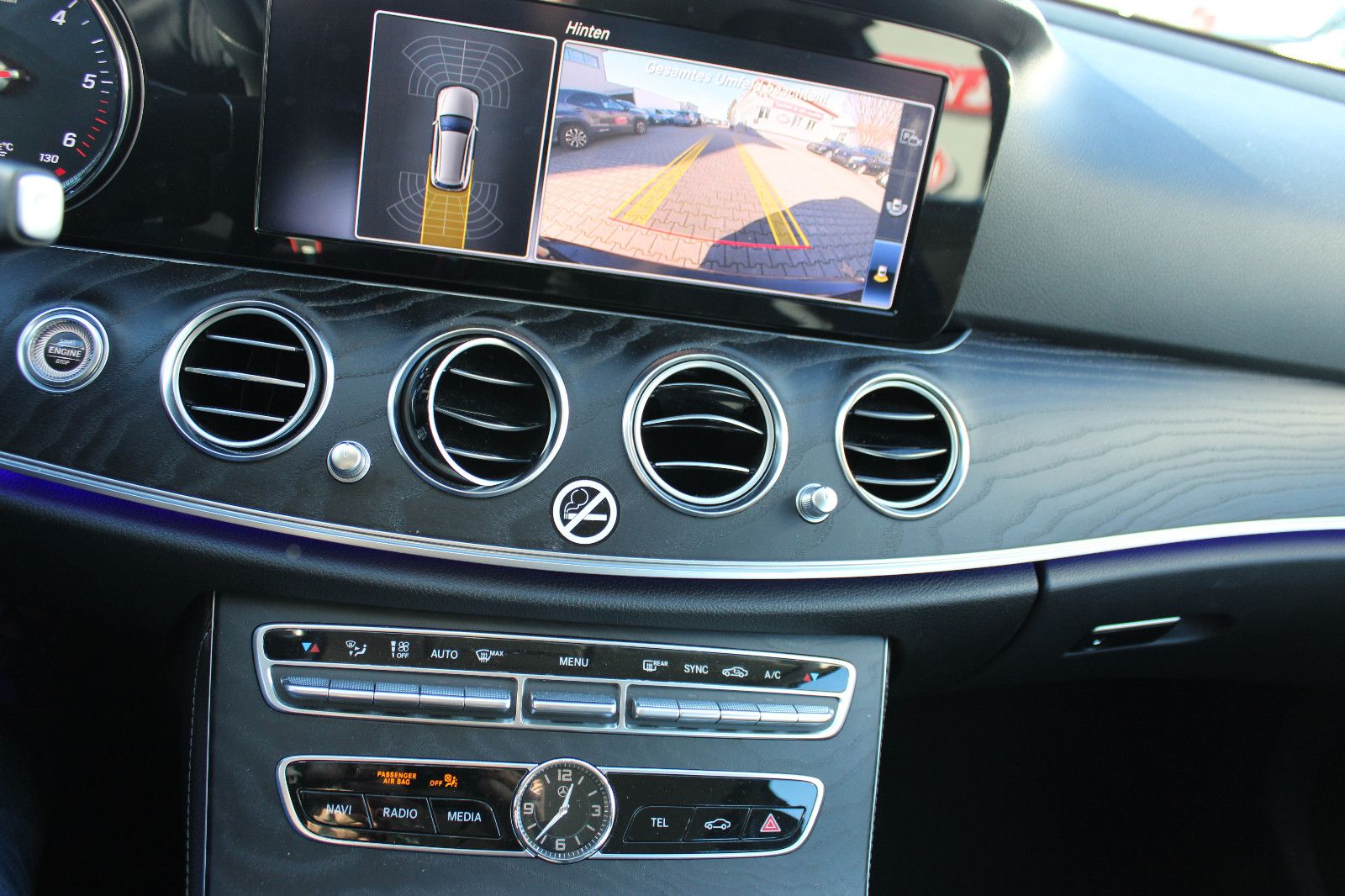 Fahrzeugabbildung Mercedes-Benz E 220 d T Autom. Navi,Kamera,PDC,LED,Leder