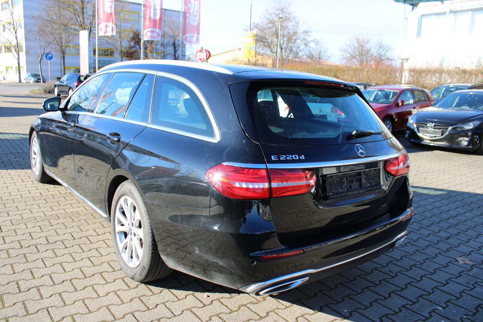 Fahrzeugabbildung Mercedes-Benz E 220 d T Autom. Navi,Kamera,PDC,LED,Leder