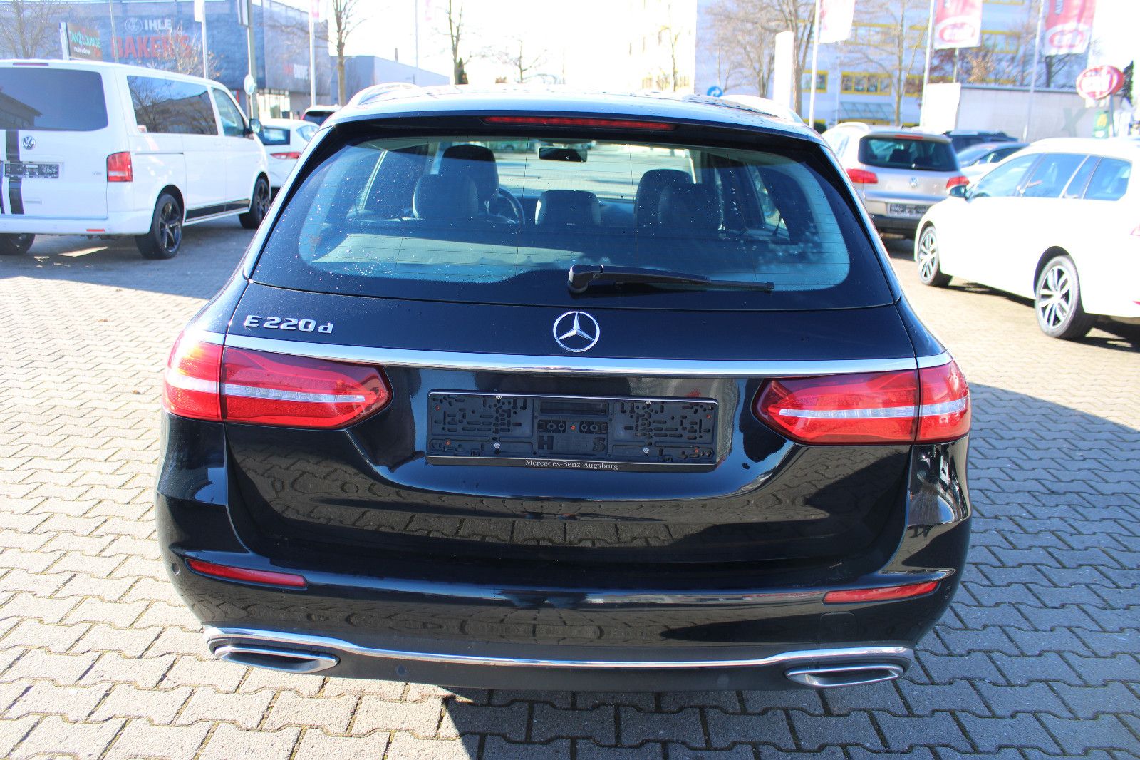 Fahrzeugabbildung Mercedes-Benz E 220 d T Autom. Navi,Kamera,PDC,LED,Leder