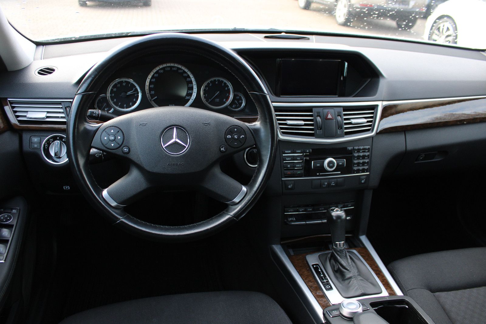 Fahrzeugabbildung Mercedes-Benz E 200 Autom.  Navi,PDC,SHZ